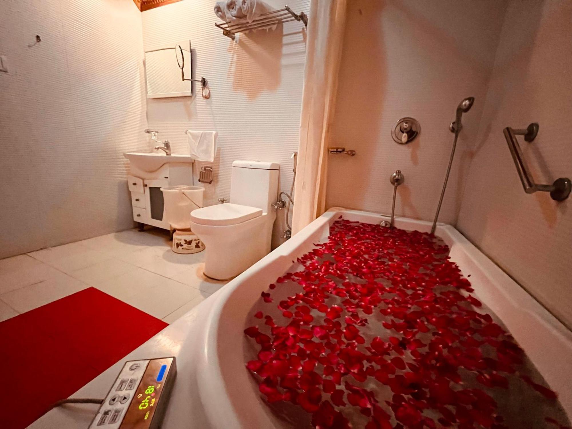 Hotel Hill View, Mussoorie - Near Jw Marriott Mussoorie, M 77377-32479 Eksteriør billede