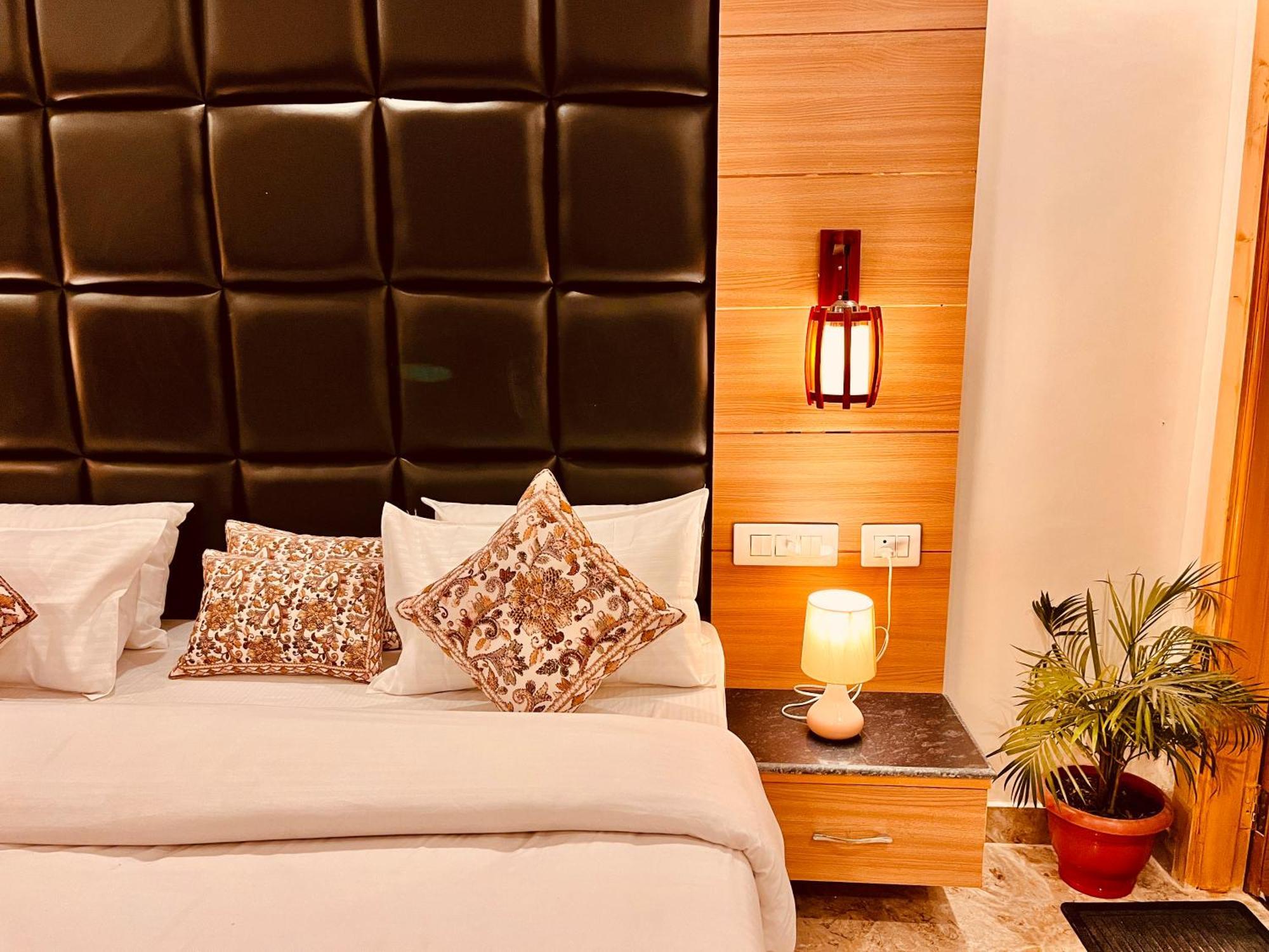 Hotel Hill View, Mussoorie - Near Jw Marriott Mussoorie, M 77377-32479 Eksteriør billede