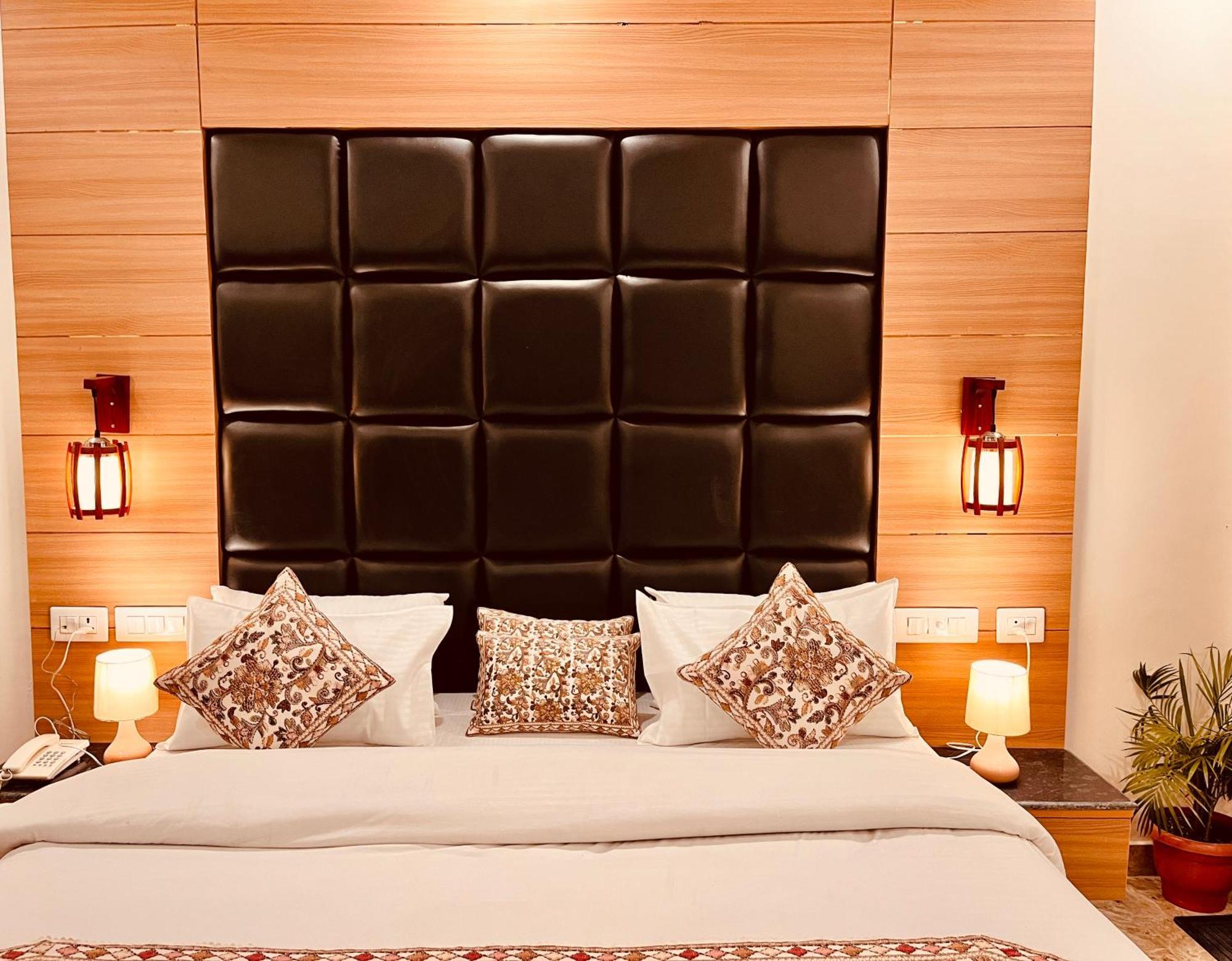 Hotel Hill View, Mussoorie - Near Jw Marriott Mussoorie, M 77377-32479 Eksteriør billede